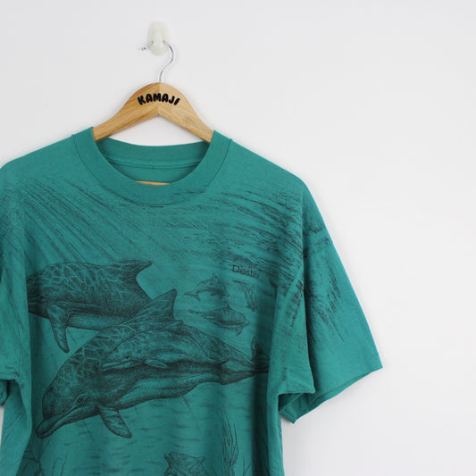All Over Print Single Stitch Green T-Shirt Dolphin Print 1990s (XL)